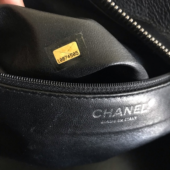 Chanel Deerskin Zipped Tote - Picture 7 of 15